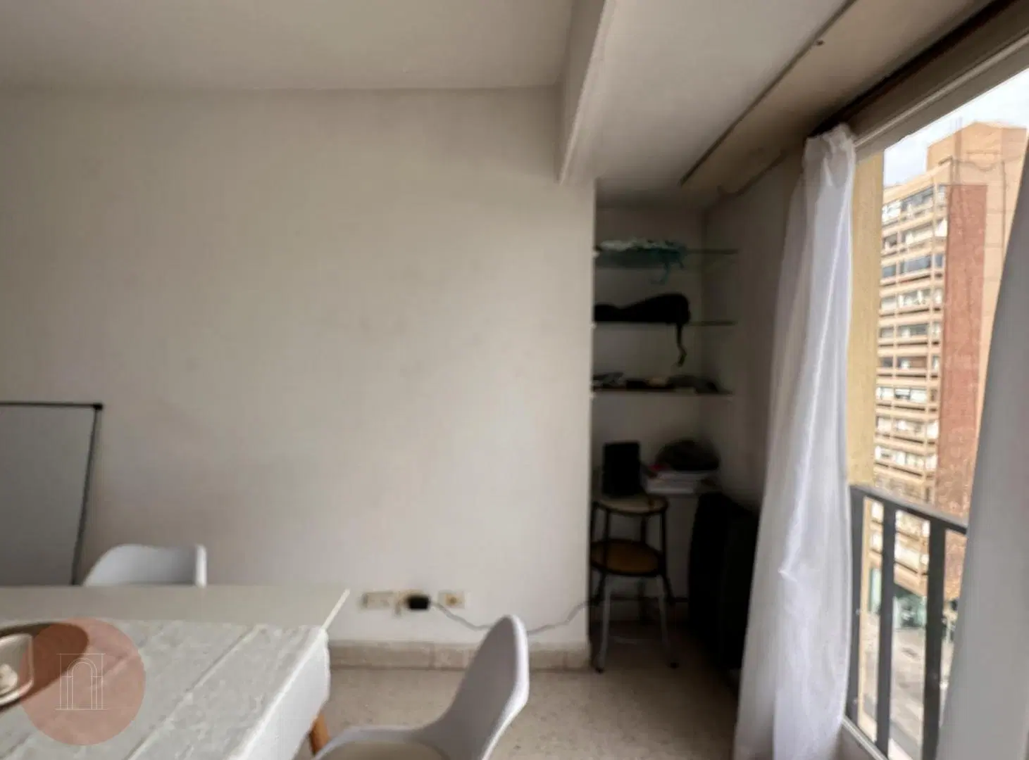 EN VENTA- Amplio monoambiente al frente en zona Centro 2