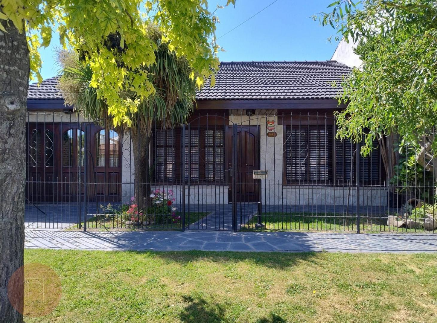 EN VENTA- Chalet de 3 ambientes en barrio Malvinas Argentinas