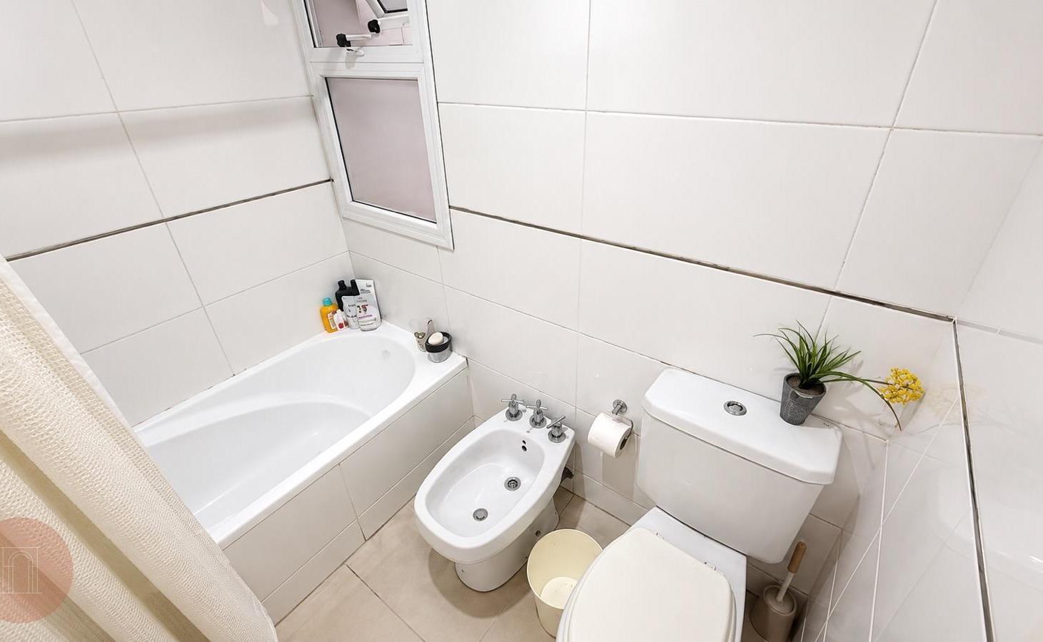 Foto de EN VENTA- Departamento 3 ambientes en zona Guemes, imagen 5