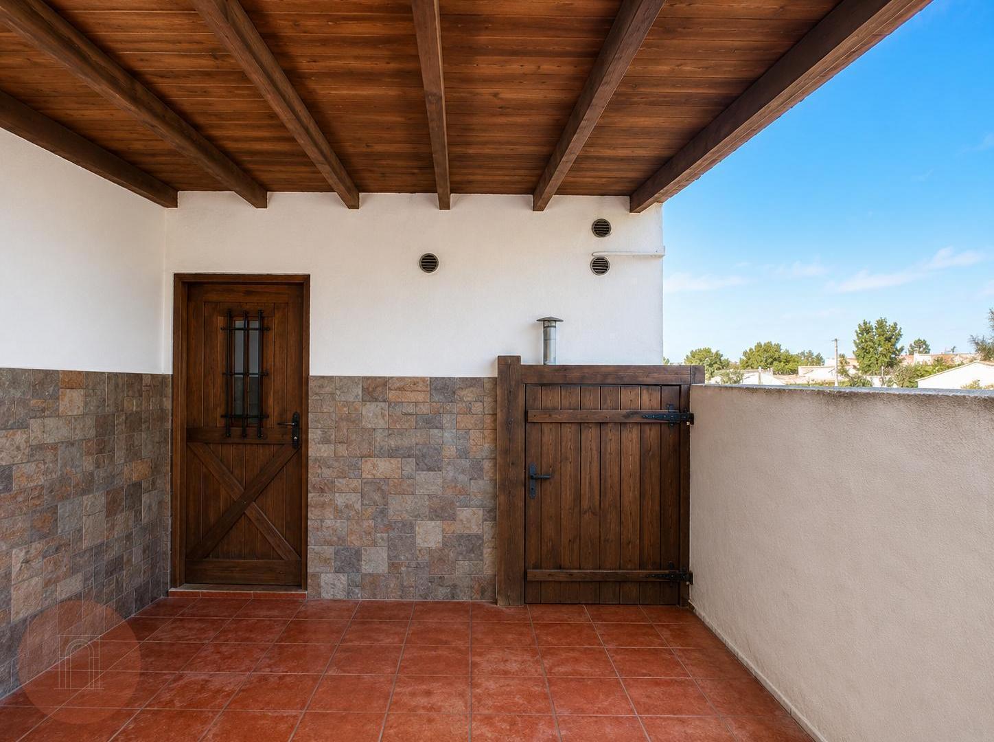 Foto de EN VENTA- Complejo de departamentos con renta en funcionamiento Zona, imagen 2