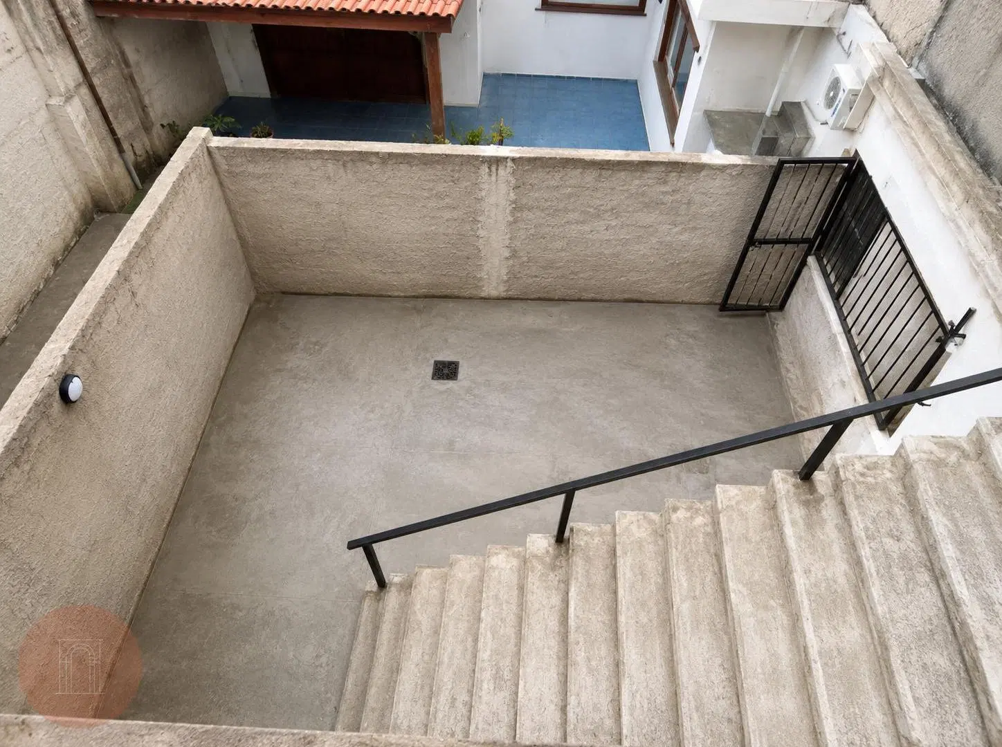 EN VENTA- Complejo de 5 deparatmentos con renta en funcionamiento Zona Zacagnini 5