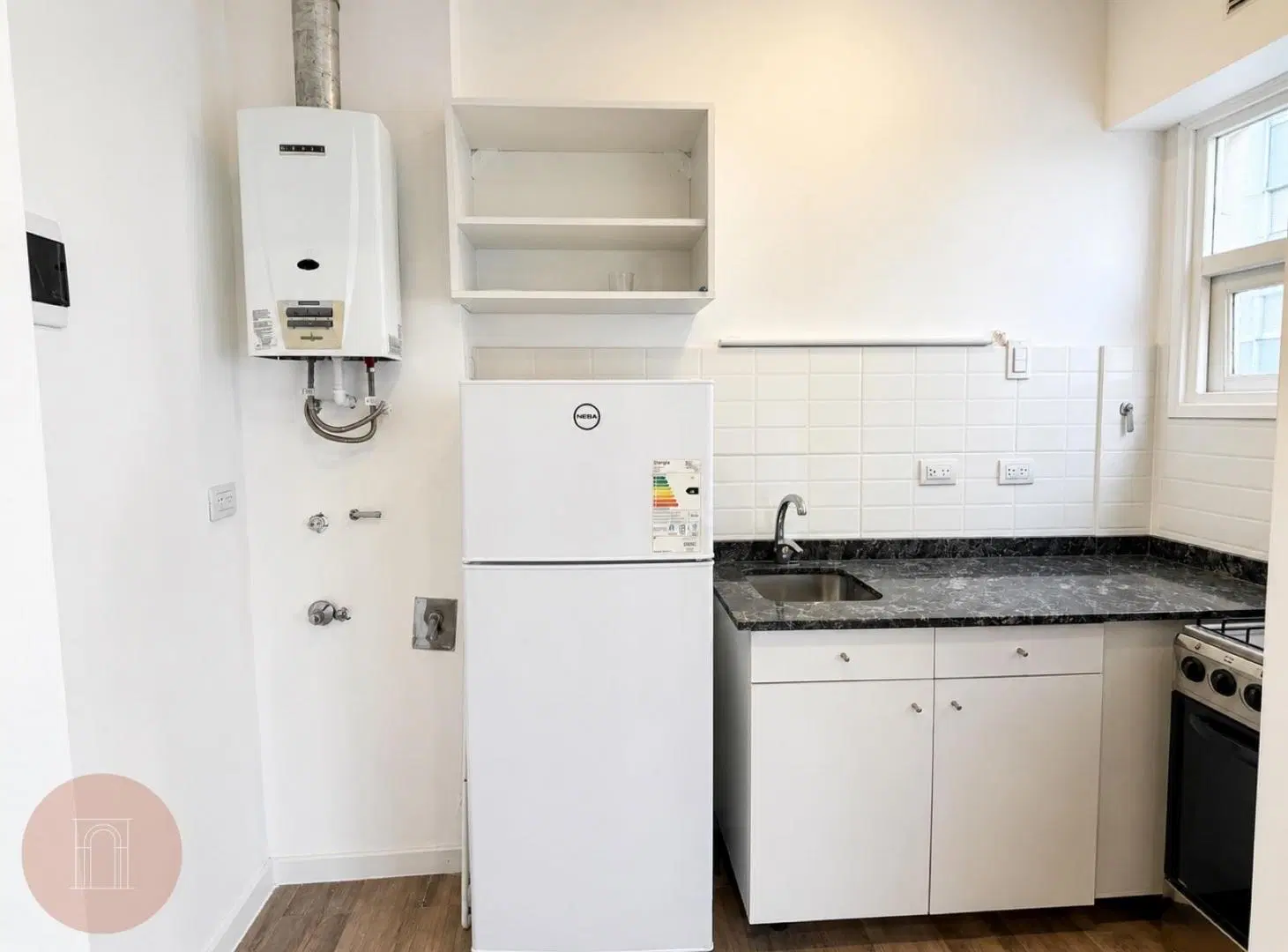 EN VENTA- Departamento de 1 ambiente al frente reciclado Zona Plaza Colón 5