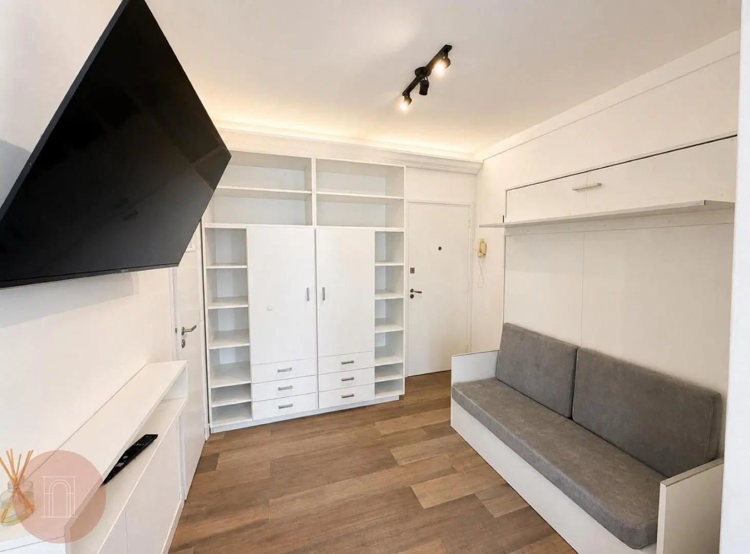 EN VENTA- Departamento de 1 ambiente al frente reciclado Zona Plaza Colón 3