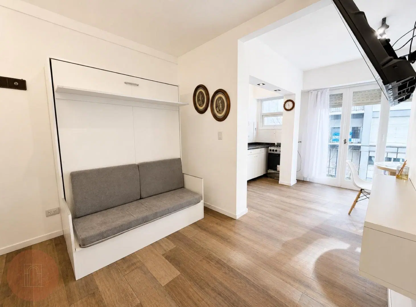 EN VENTA- Departamento de 1 ambiente al frente reciclado Zona Plaza Colón 4