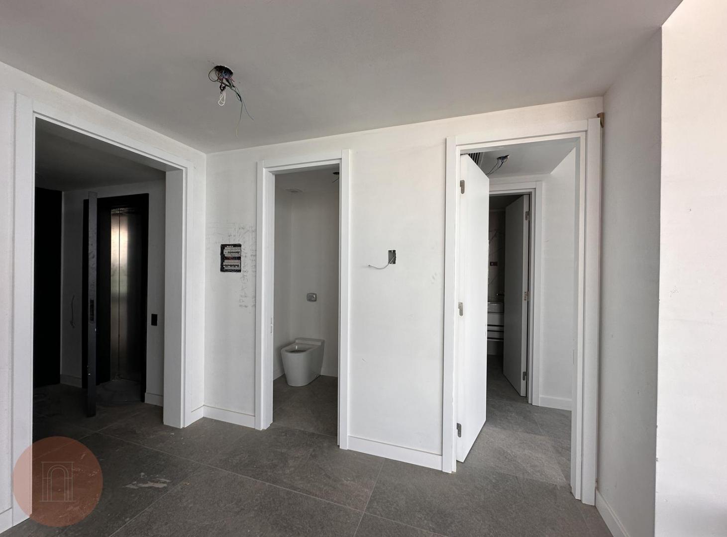 Foto de EN VENTA- Lujoso departamento 3 amb con vista plena al mar y cochera, imagen 2