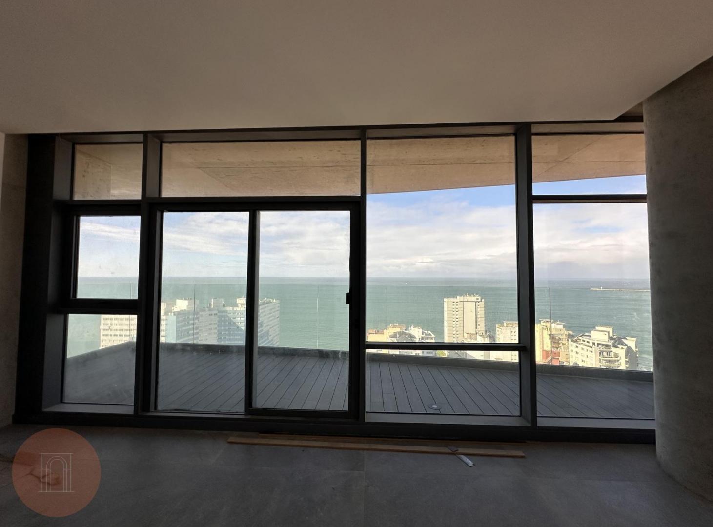 Foto de EN VENTA- Lujoso departamento 3 amb con vista plena al mar y cochera, imagen 4