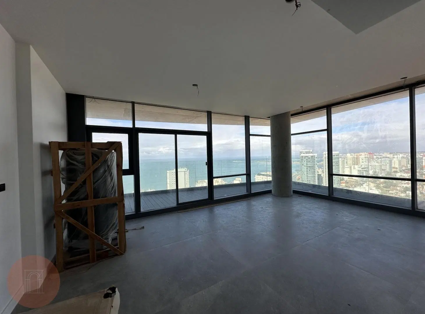 EN VENTA- Lujoso departamento 3 amb con vista plena al mar y cochera Zona Playa Chica 1