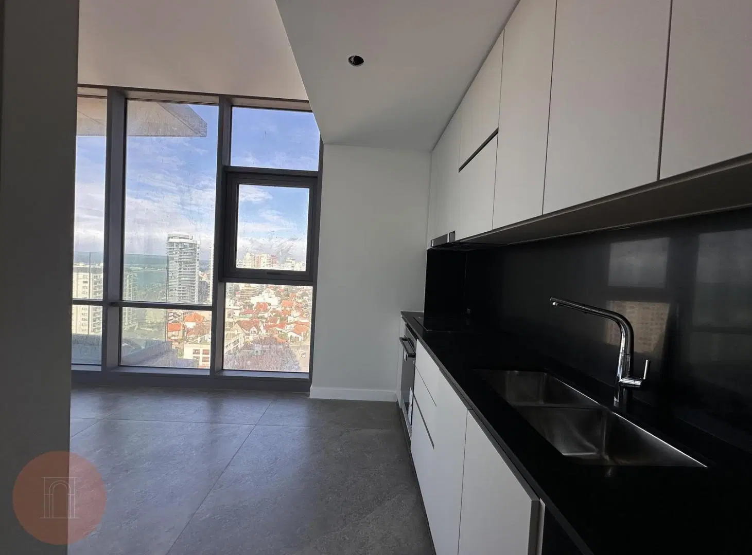 EN VENTA- Lujoso departamento 2 amb con vista plena al mar y cochera Zona Playa Chica 8