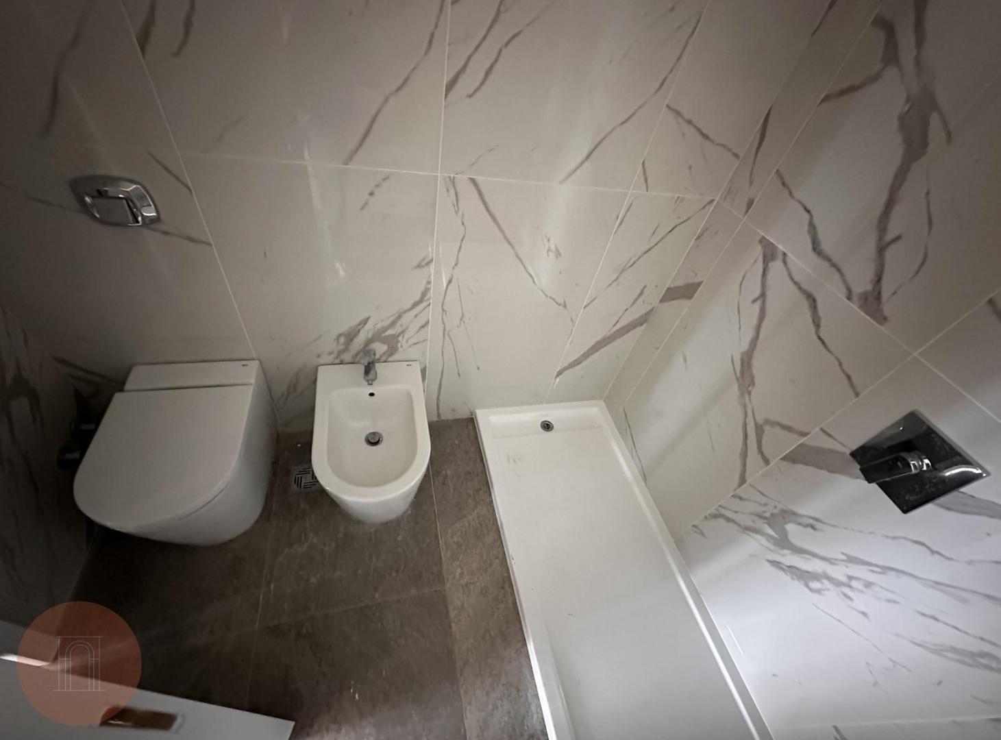 Foto de EN VENTA- Lujoso departamento 2 amb con vista plena al mar y cochera, imagen 2