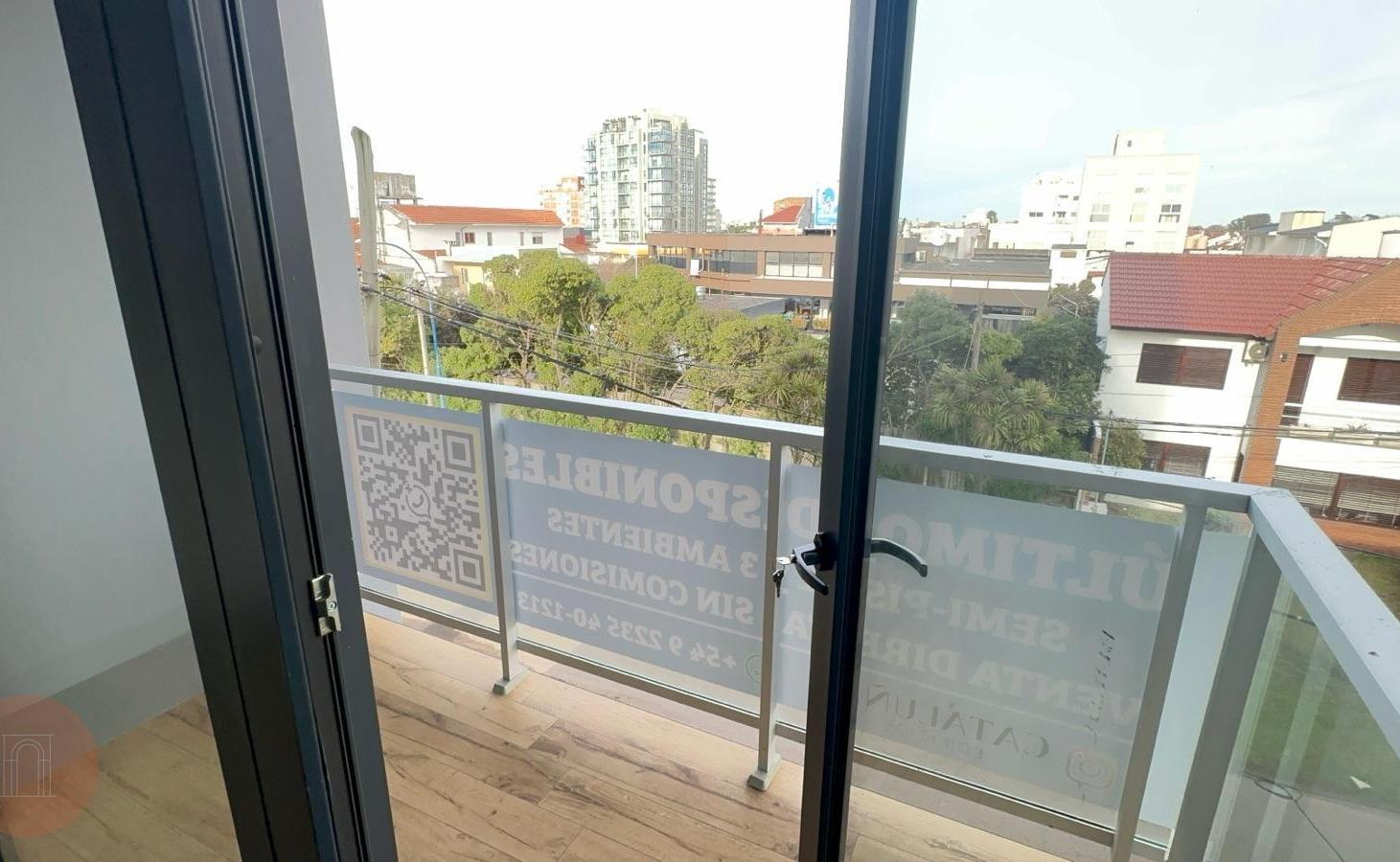Foto de EN VENTA- Departamento de 3 ambientes con vista al mar, cochera, imagen 2