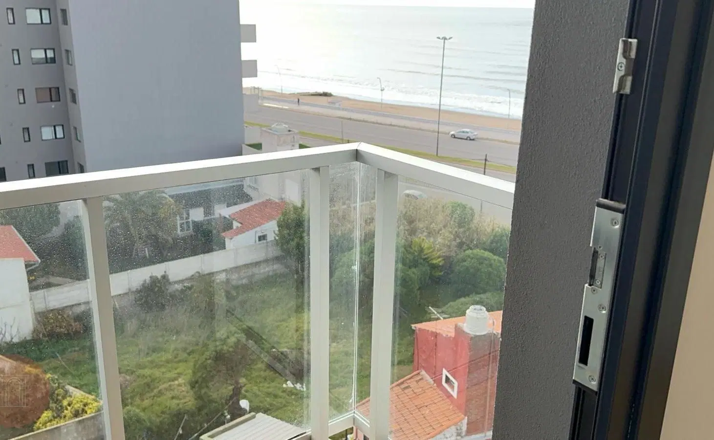 EN VENTA- Departamento de 2 ambientes con vista al mar, cochera, quincho y terraza 8