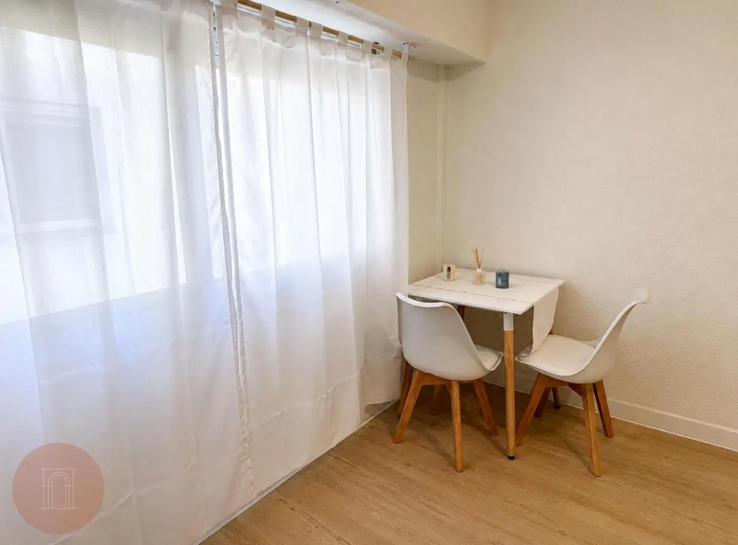 EN VENTA- Departamento de un ambiente reciclado y amoblado zona Plaza Colón 5