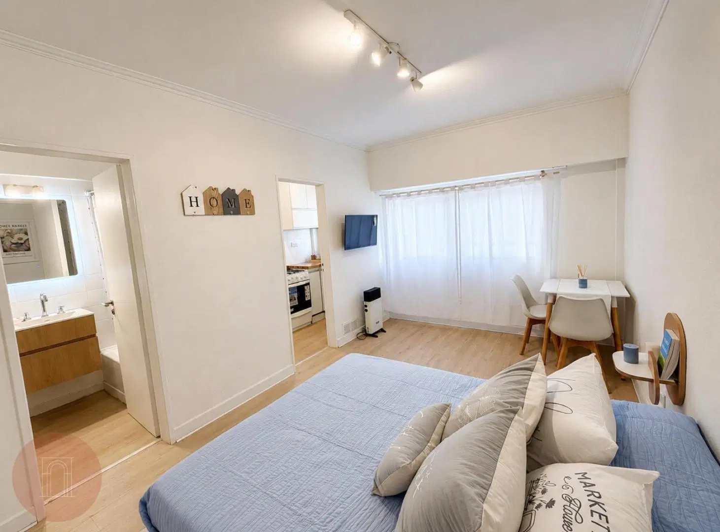 EN VENTA- Departamento de un ambiente reciclado y amoblado zona Plaza Colón 2