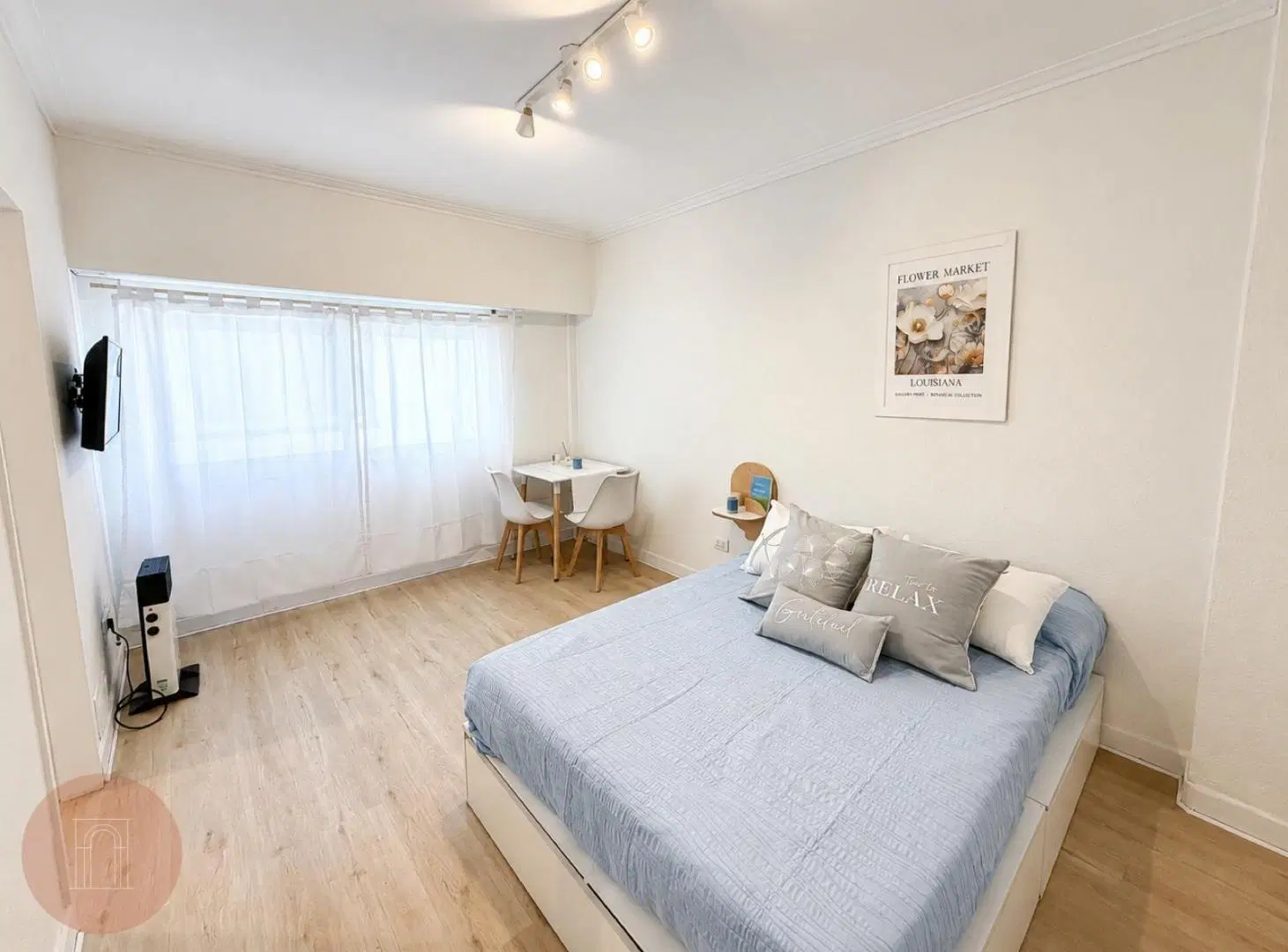 EN VENTA- Departamento de un ambiente reciclado y amoblado zona Plaza Colón 4