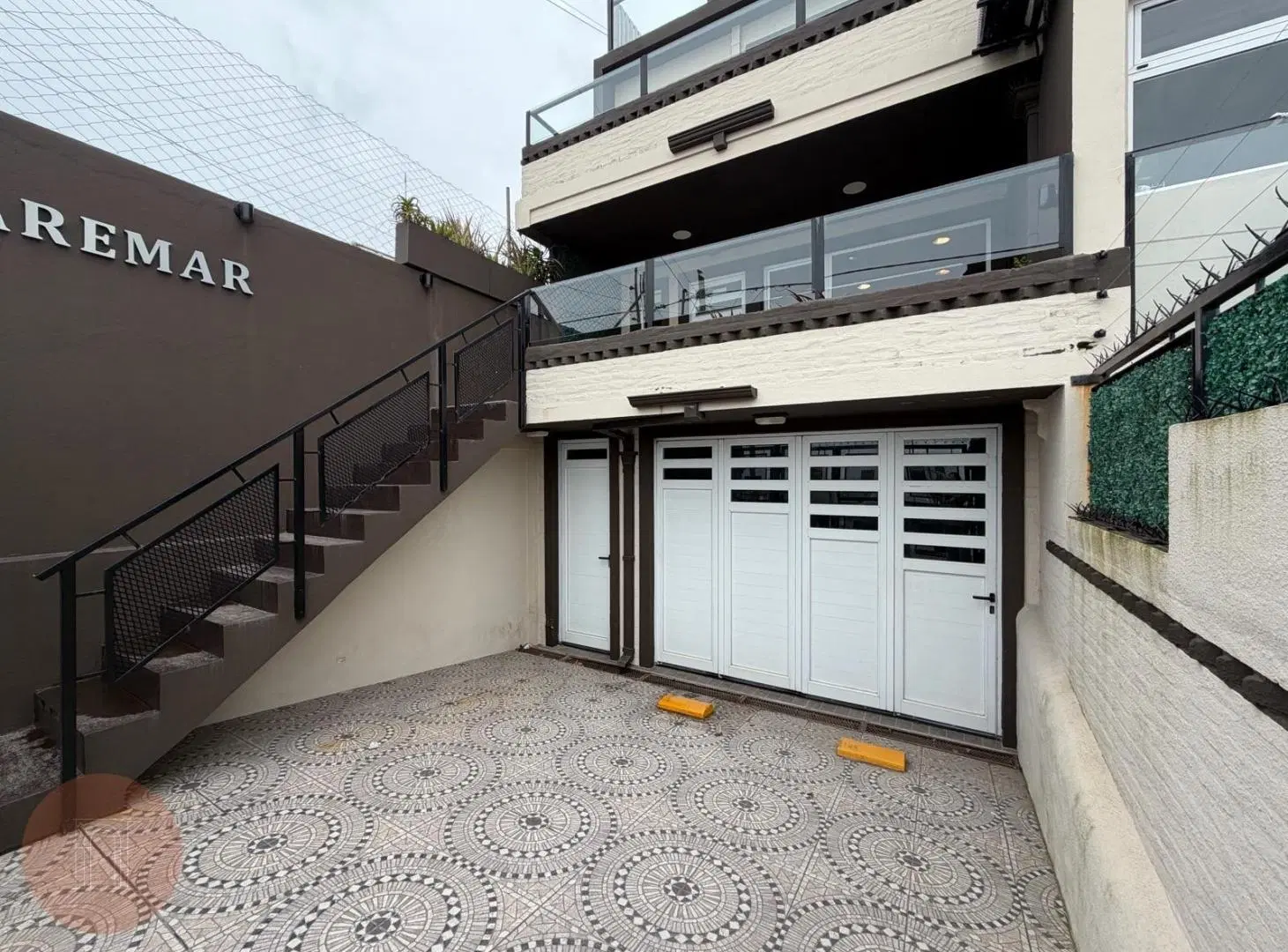 ALQUILER- Casa 4 ambientes frente al mar con pileta y cochera Faro Norte 5