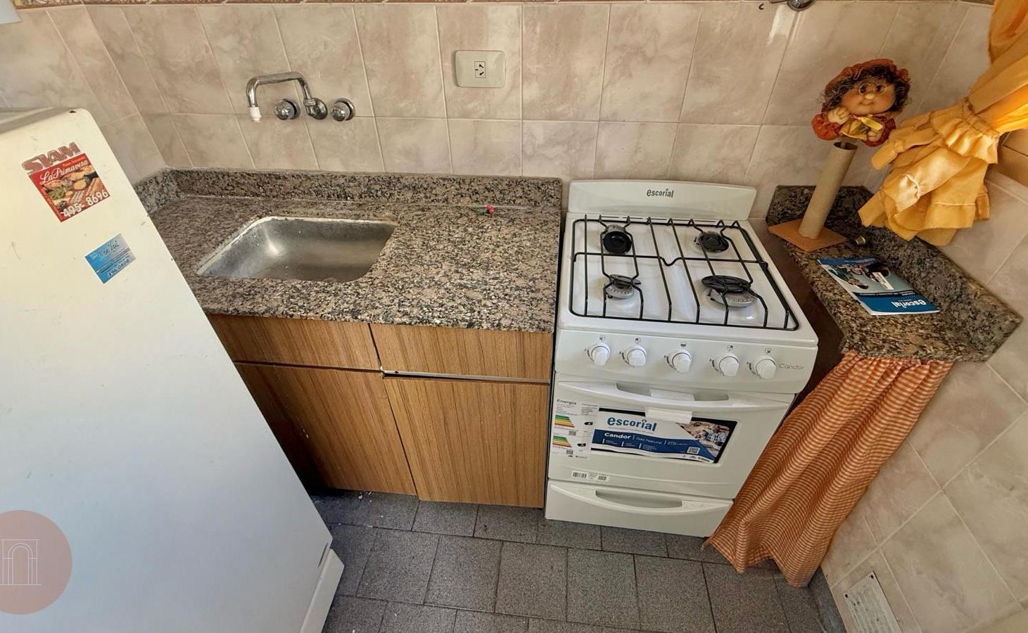 Foto de VENTA - Departamento dos ambientes al lateral Zona Plaza Colón, imagen 1