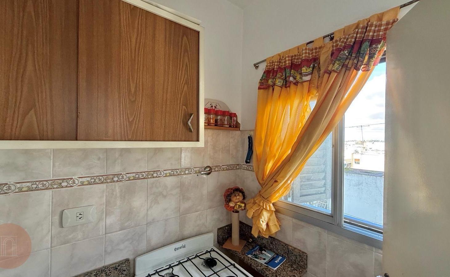Foto de VENTA - Departamento dos ambientes al lateral Zona Plaza Colón, imagen 3