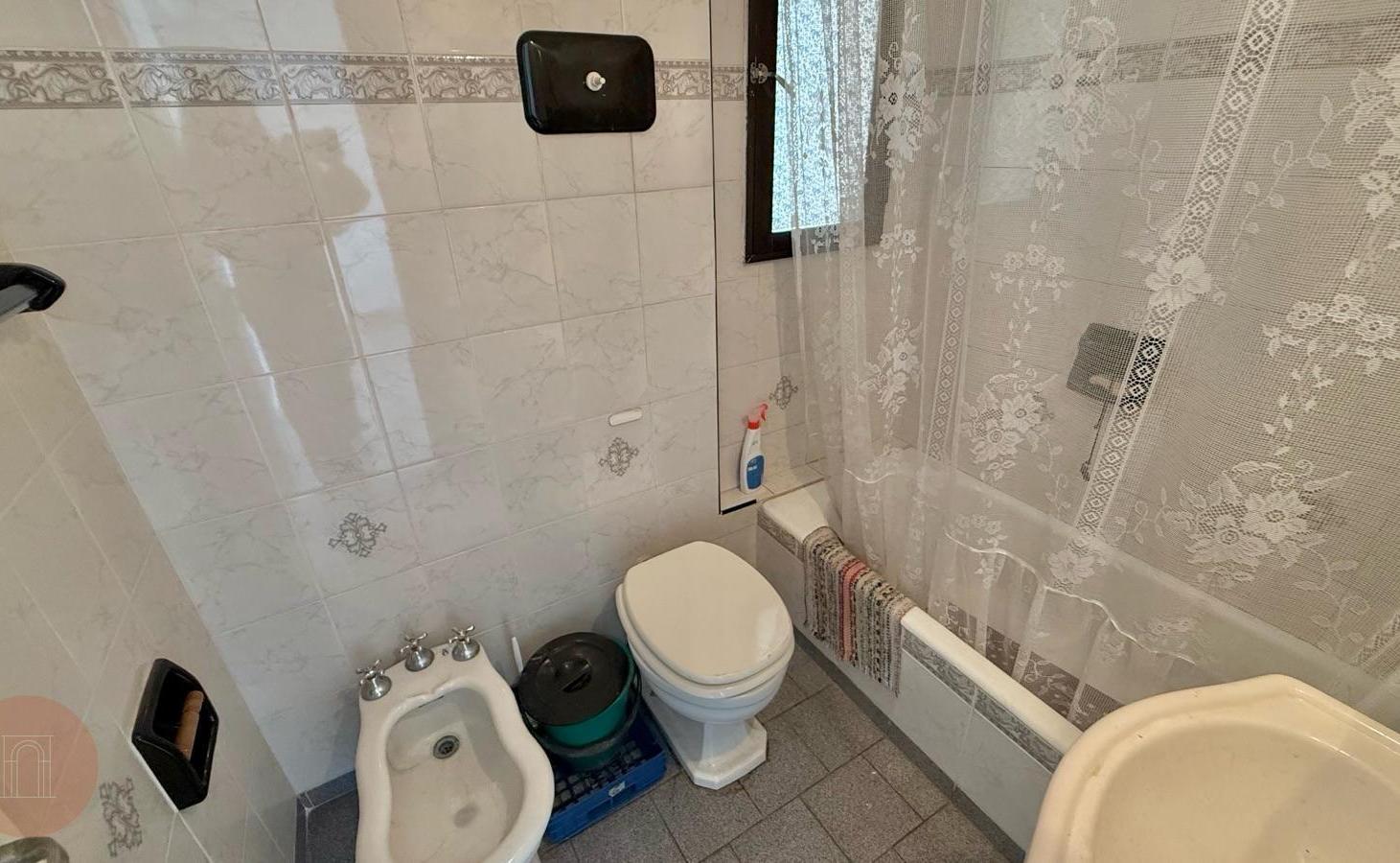Foto de VENTA - Departamento dos ambientes al lateral Zona Plaza Colón, imagen 4