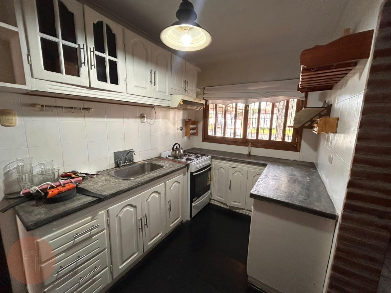 Foto de VENTA - Casa de 4 ambientes en barrio Los Tilos, imagen 2