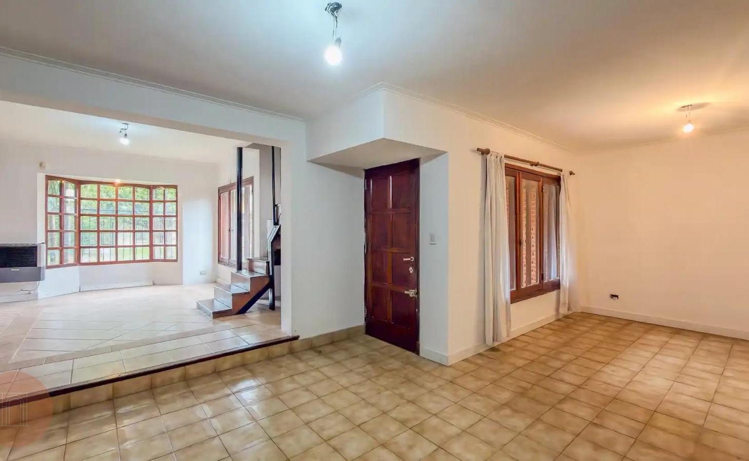 Foto de EN VENTA- Casa de 4 ambientes con quincho zona Constitucón, imagen 4