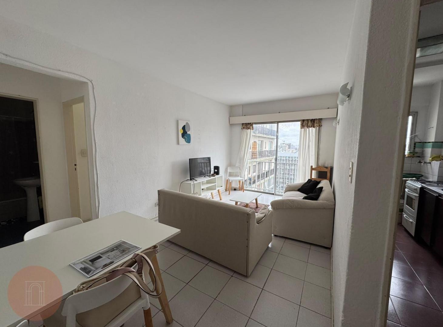 Foto de EN VENTA- Departamento 2 ambientes al frente zona plaza colon, imagen 3