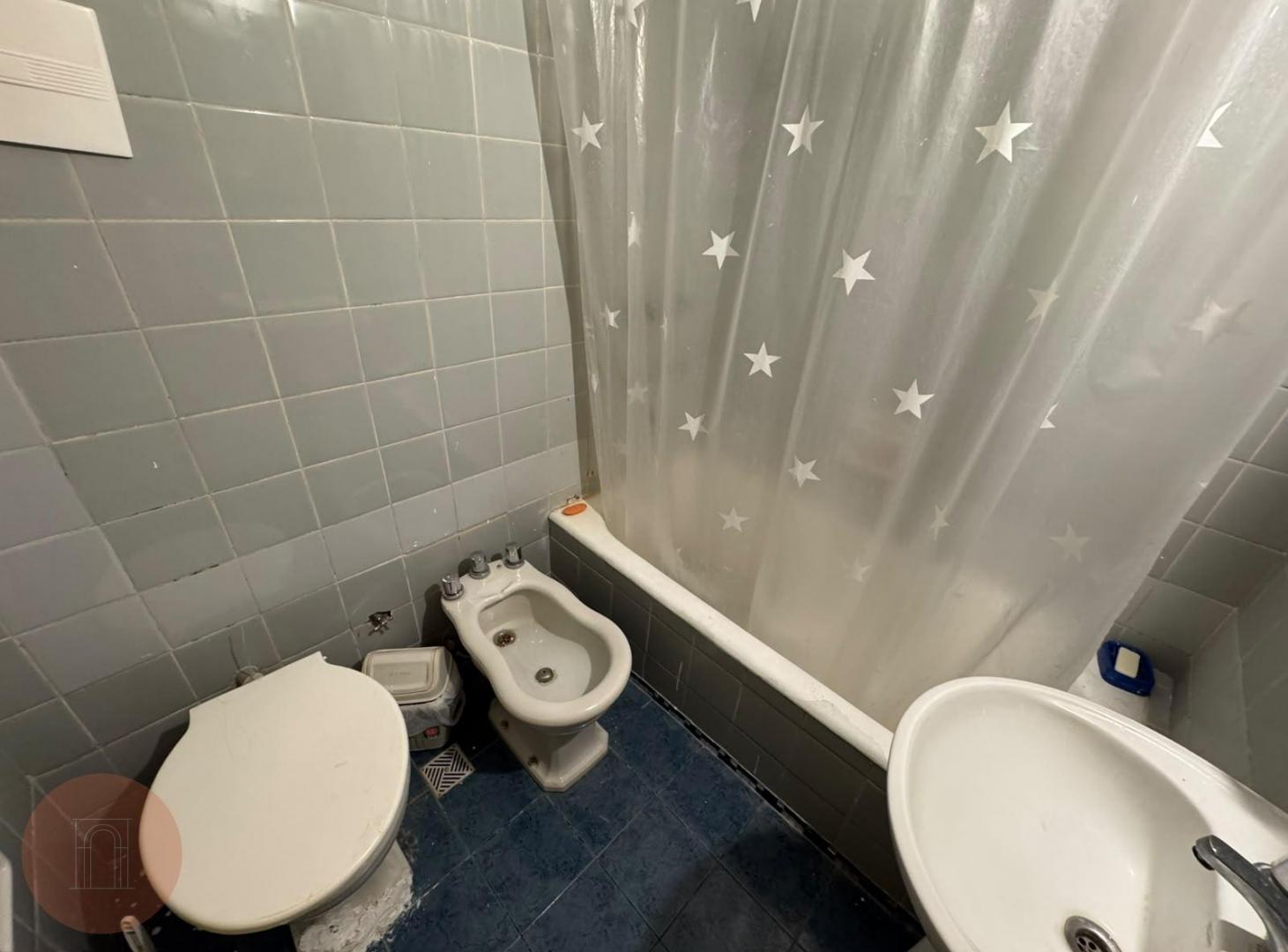 Foto de EN VENTA- Departamento 2 ambientes al frente zona plaza colon, imagen 4