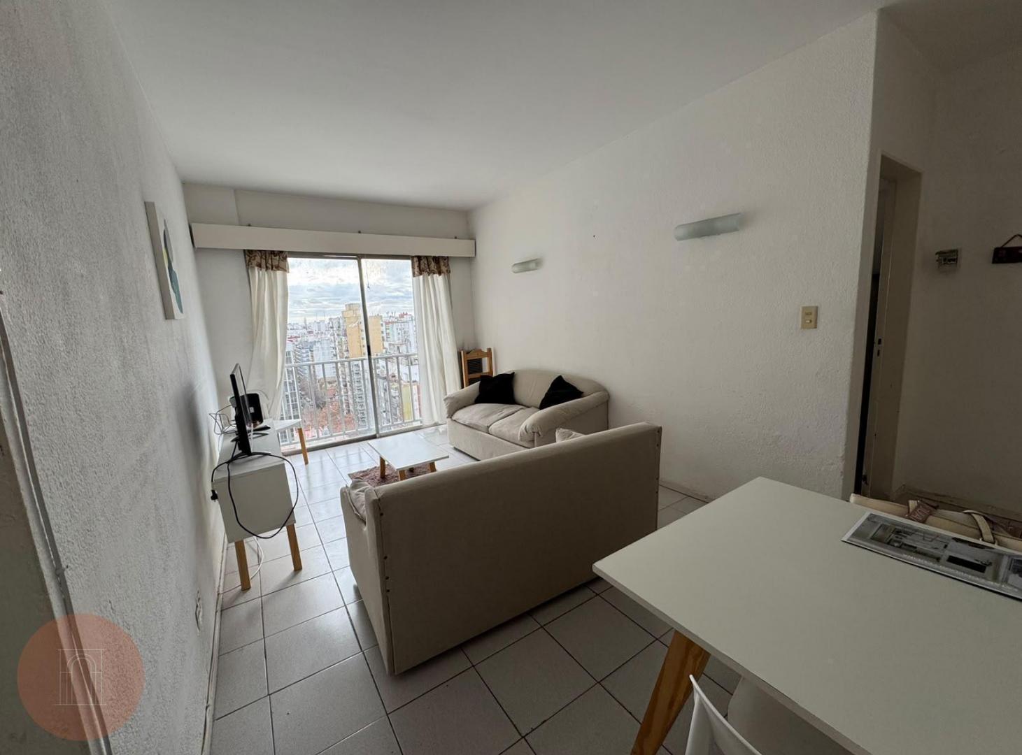 Foto de EN VENTA- Departamento 2 ambientes al frente zona plaza colon, imagen 1