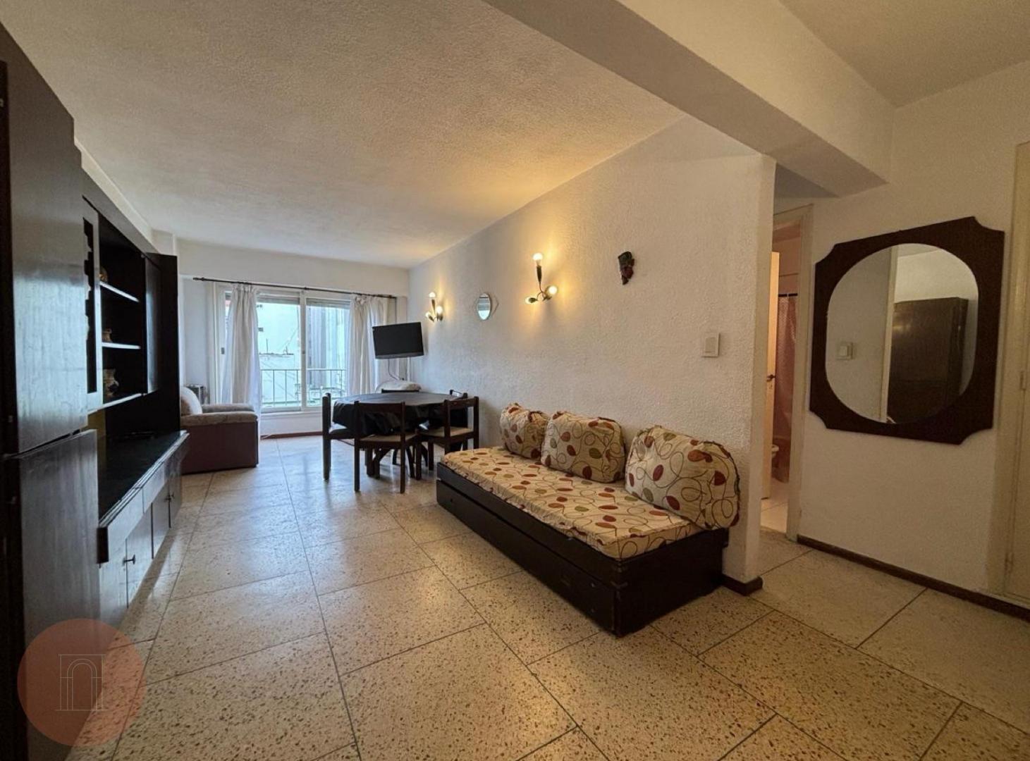 Foto de EN ALQUILER- Departamento de 2 ambientes al frente Zona Centro, imagen 1