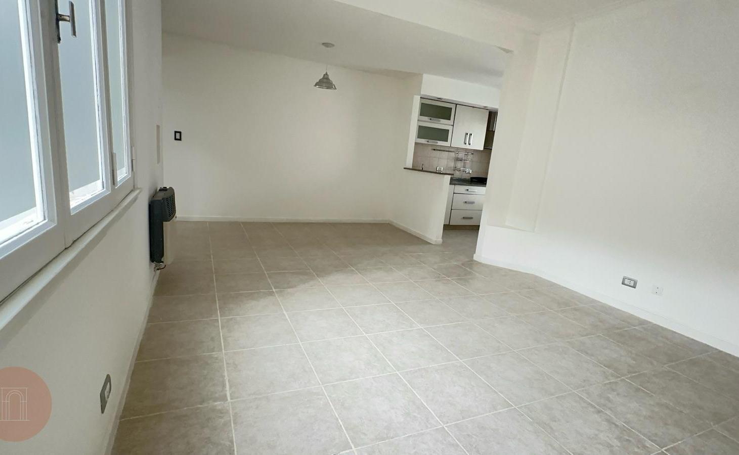 Foto de EN VENTA- Ph de 3 ambientes reciclado Zona Plaza Mitre, imagen 1