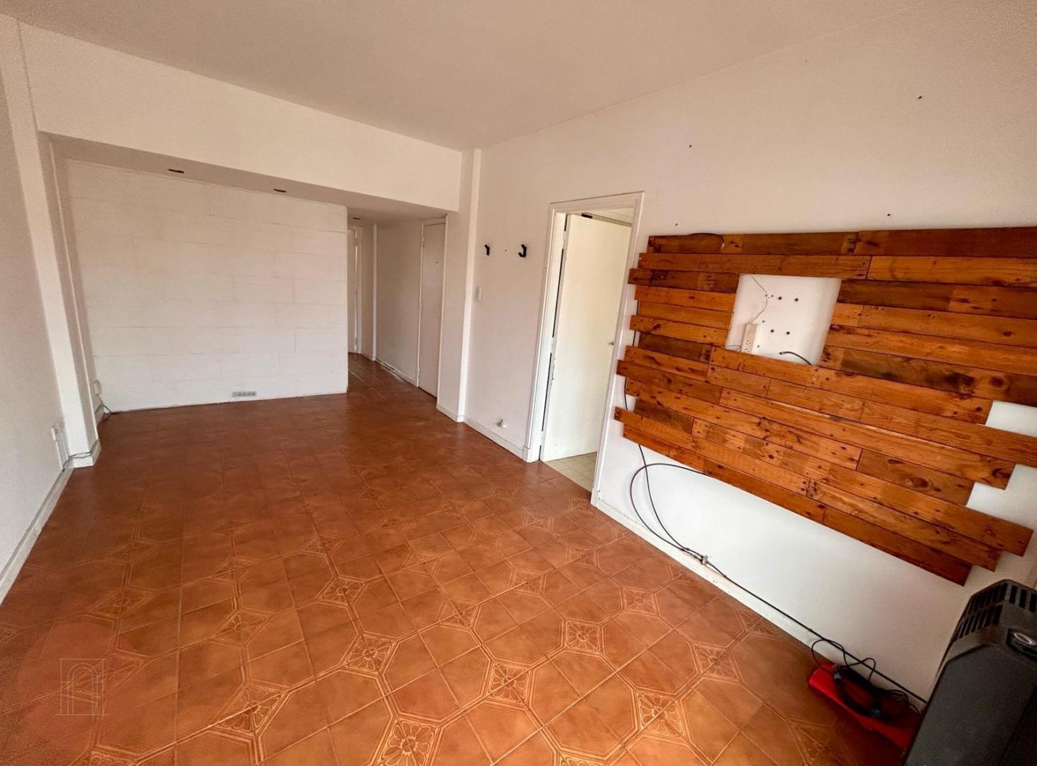 Foto de EN VENTA- Departamento de 2 ambientes al frente Zona La Perla, imagen 2