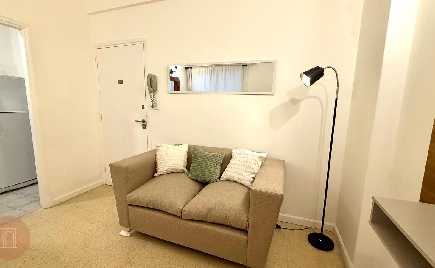 Foto de VENTA - Departamento 2 ambientes en Zona Plaza Colón, imagen 2