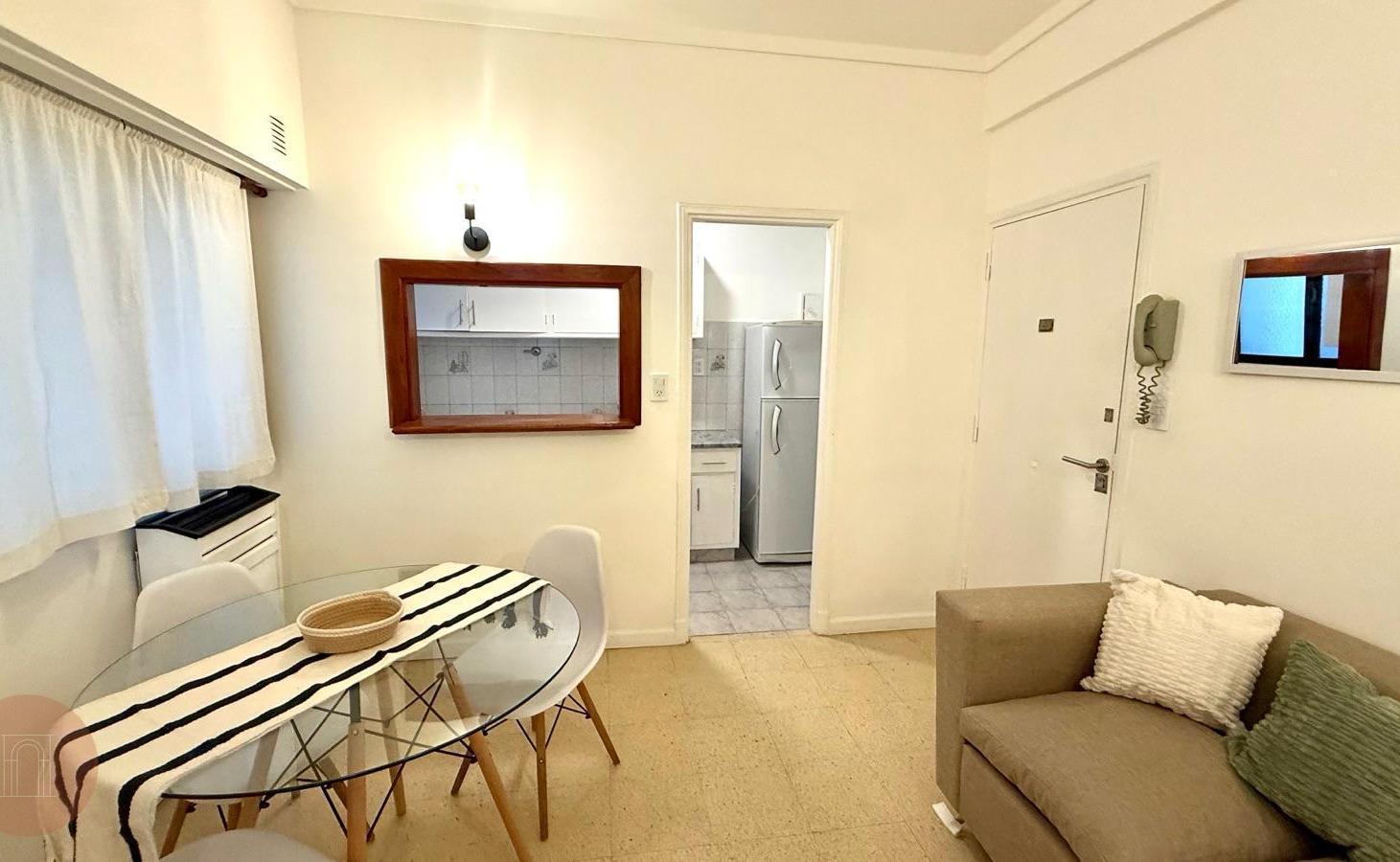 Foto de VENTA - Departamento 2 ambientes en Zona Plaza Colón, imagen 1