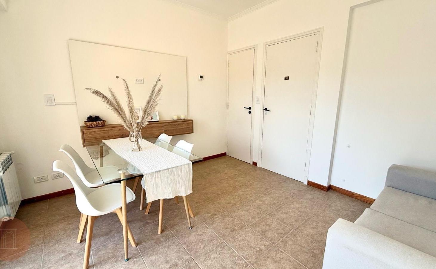 Foto de VENTA - Departamento de 3 amb con dependencia zona Plaza Colón, imagen 1