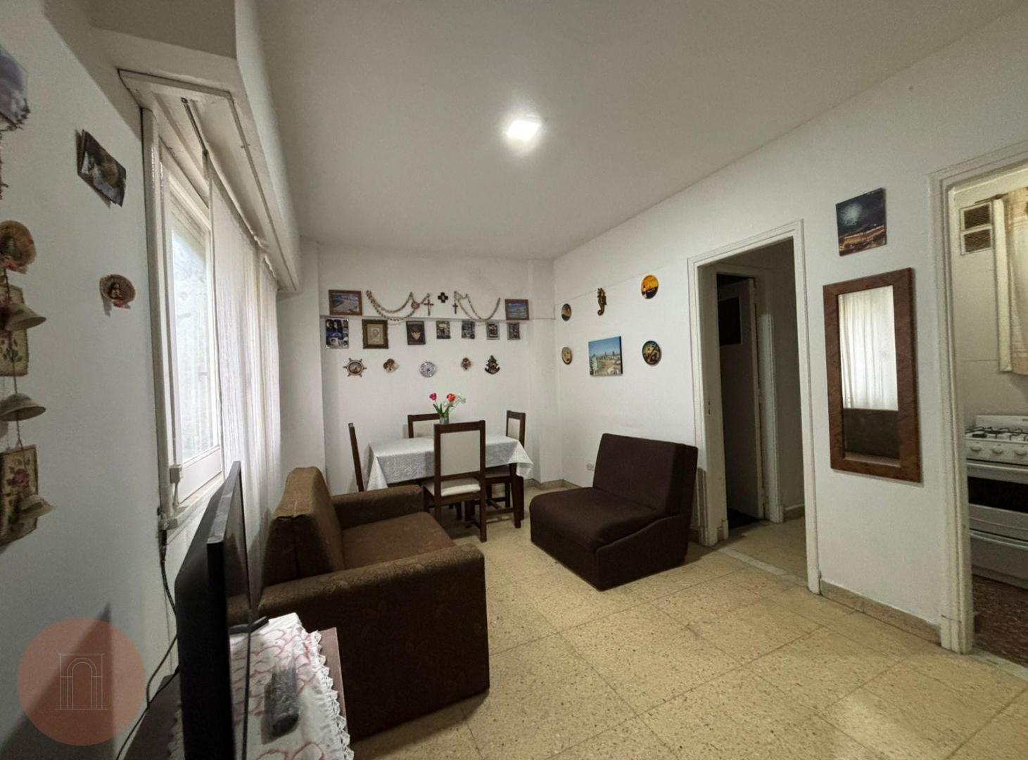 Foto de VENTA - Departamento 2 ambientes en zona Güemes, imagen 1