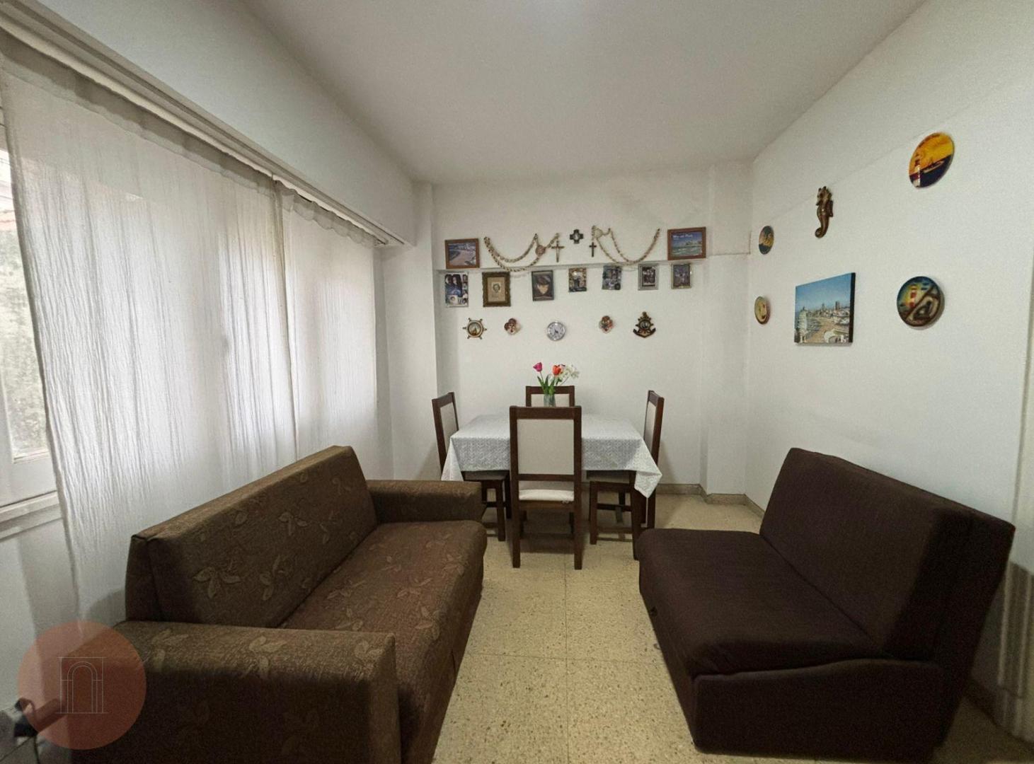 Foto de VENTA - Departamento 2 ambientes en zona Güemes, imagen 2