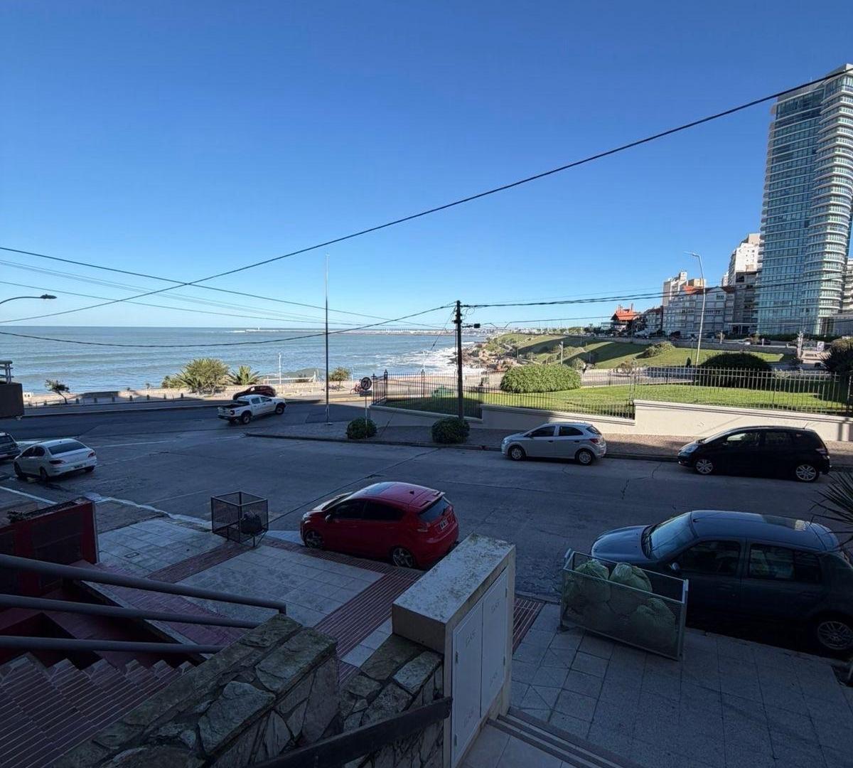 Foto de ALQUILER- Departamento de 3 ambientes frente al mar zona Varese, imagen 3