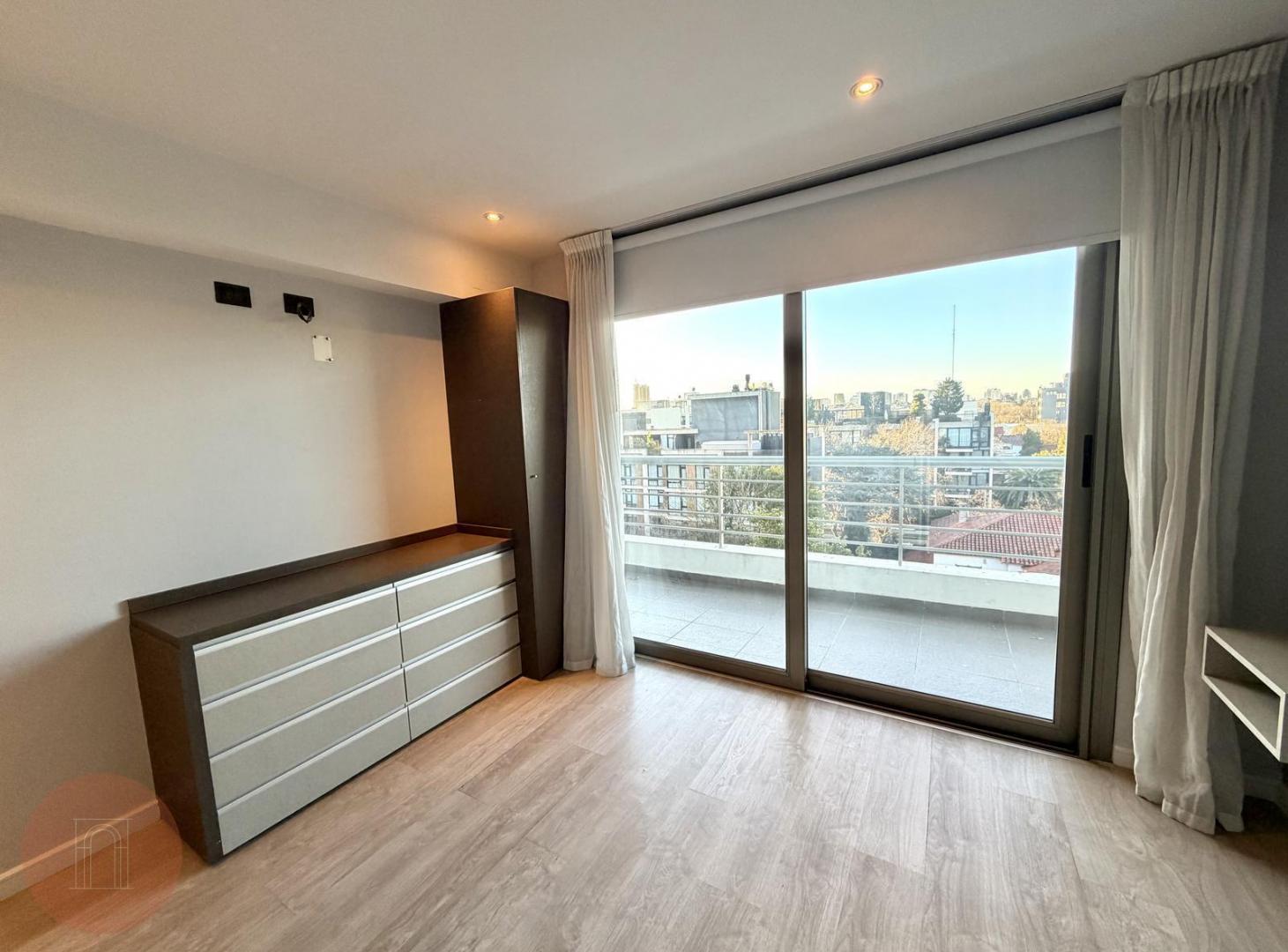 ALQUILER- Departamento 2 ambientes al contrafrente con cochera zona Güemes