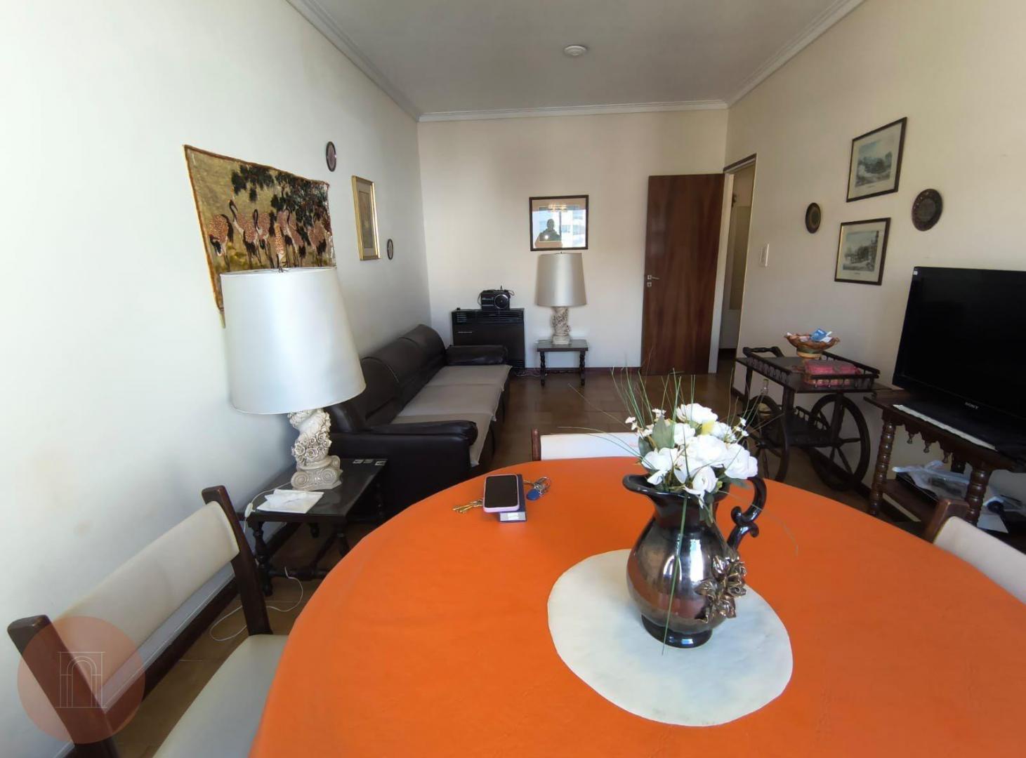 Foto de EN VENTA- Departamento de 2 ambientes al lateral abierto zona Centro, imagen 2