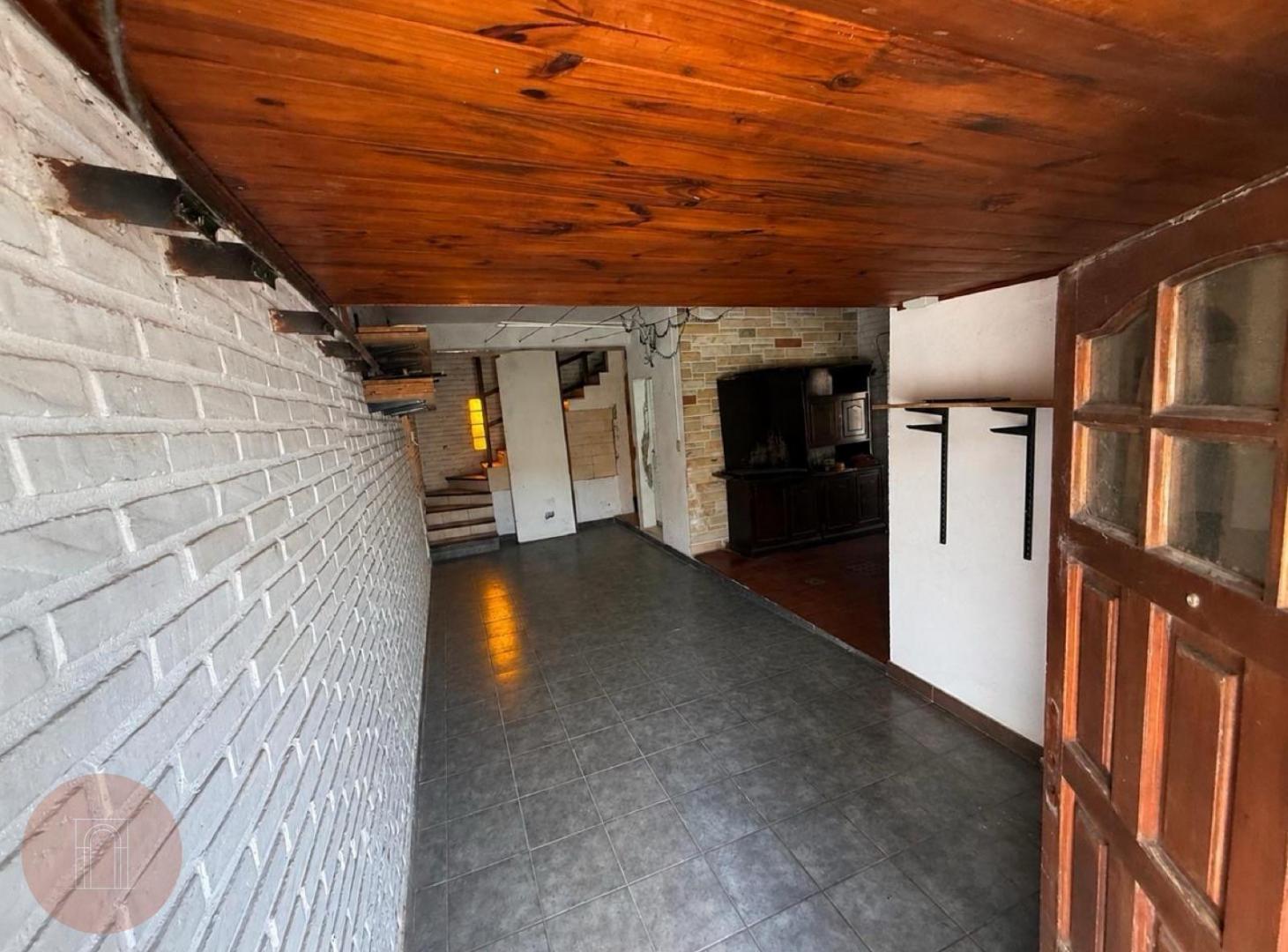 Foto de EN VENTA- CASA en PH. OPORTUNIDAD PARA REFACCIONAR, imagen 1