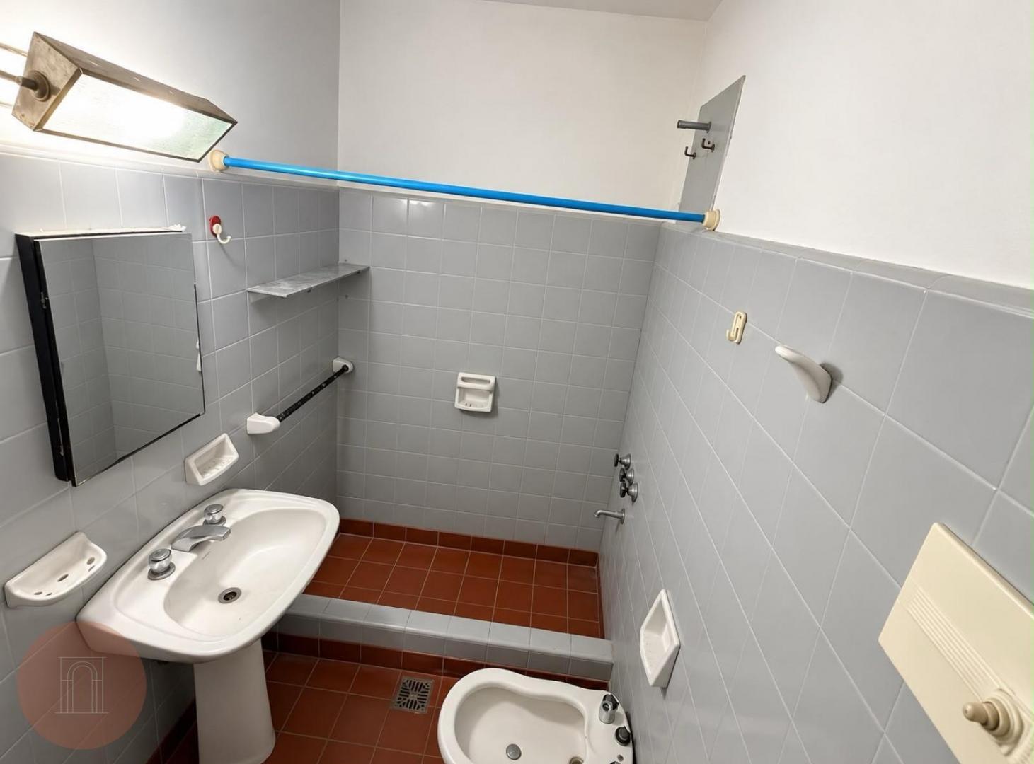 Foto de EN VENTA- CASA en PH. OPORTUNIDAD PARA REFACCIONAR, imagen 5
