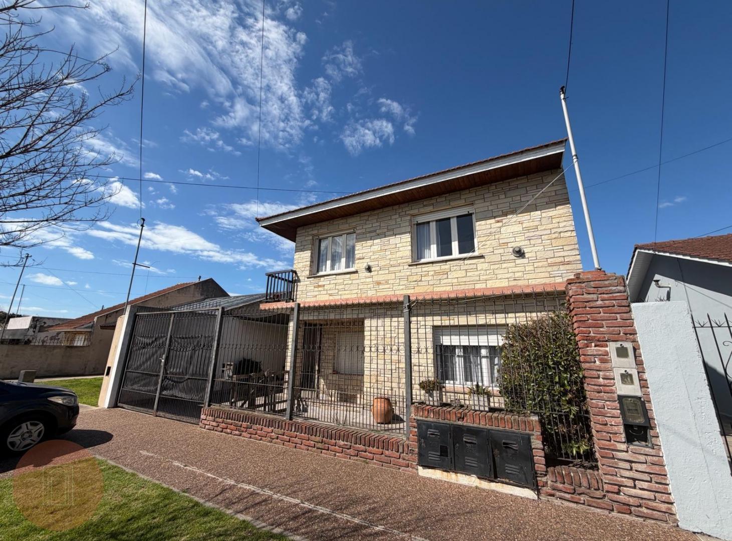 Foto de EN VENTA- Casa en block en barrio Las Avenidas, imagen 1