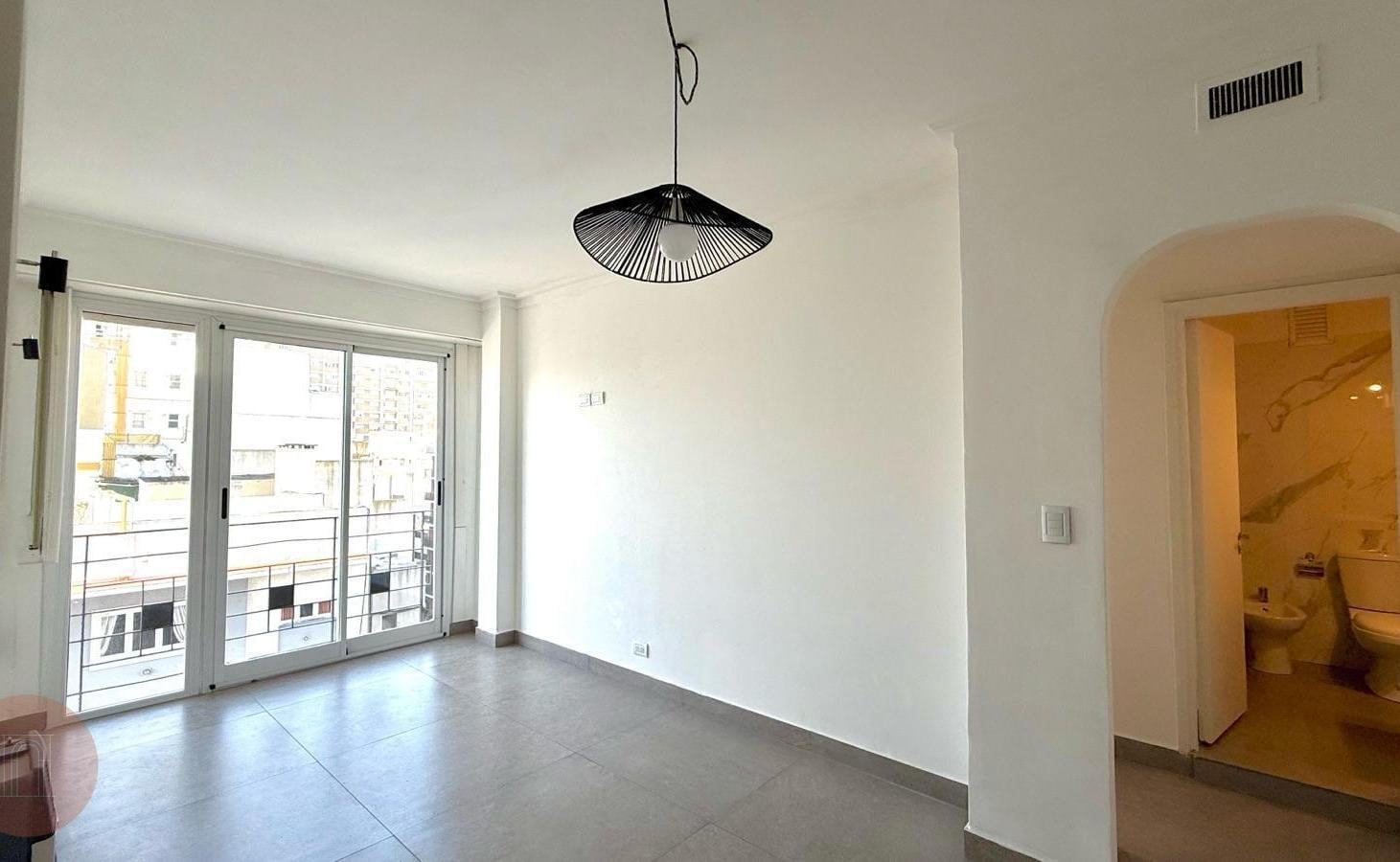 Foto de VENTA - Departamento 2 ambientes Zona Plaza Colon, imagen 2