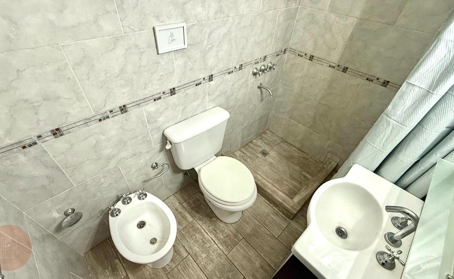 Foto de VENTA - Departamento monoambiente al frente, zona Plaza Colón, imagen 1