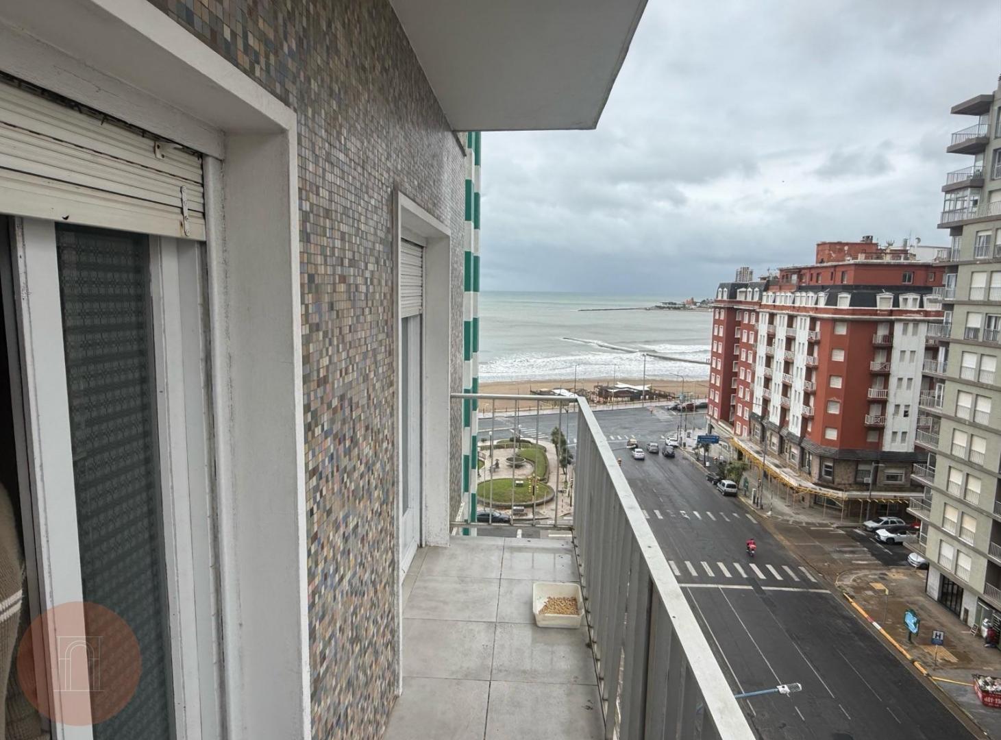 Foto de EN VENTA- Departamento reciclado de 3 ambientes con vista al mar Zona, imagen 1