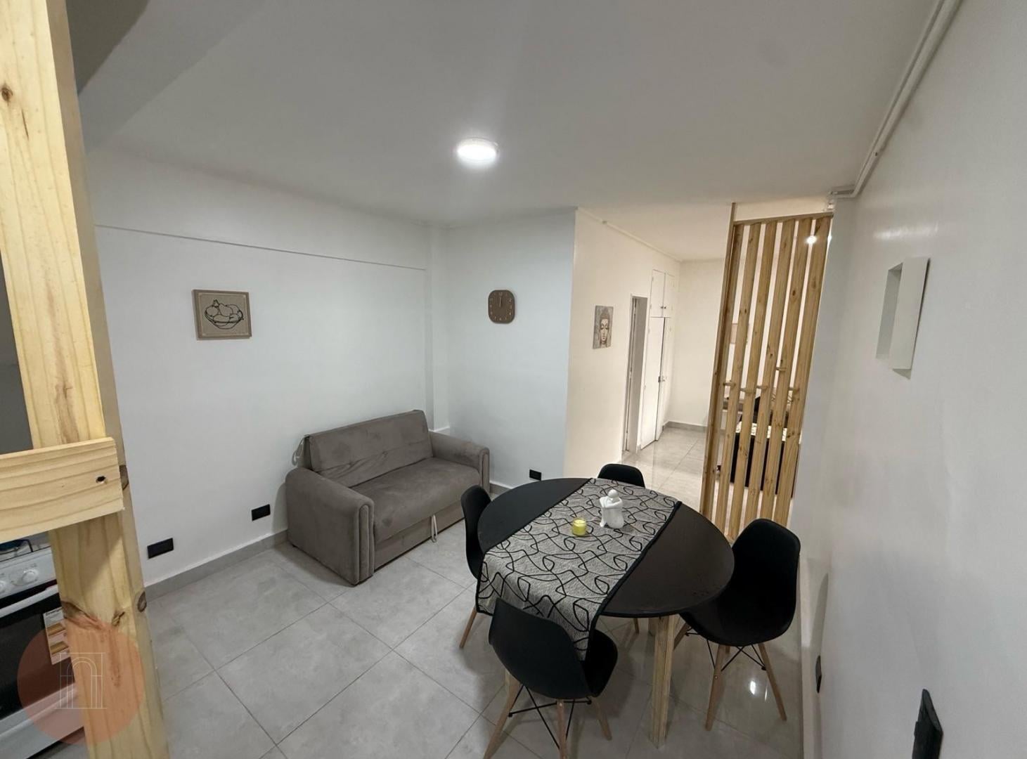 Foto de EN VENTA- Departamento de un ambiente reciclado Zona Centro, imagen 1