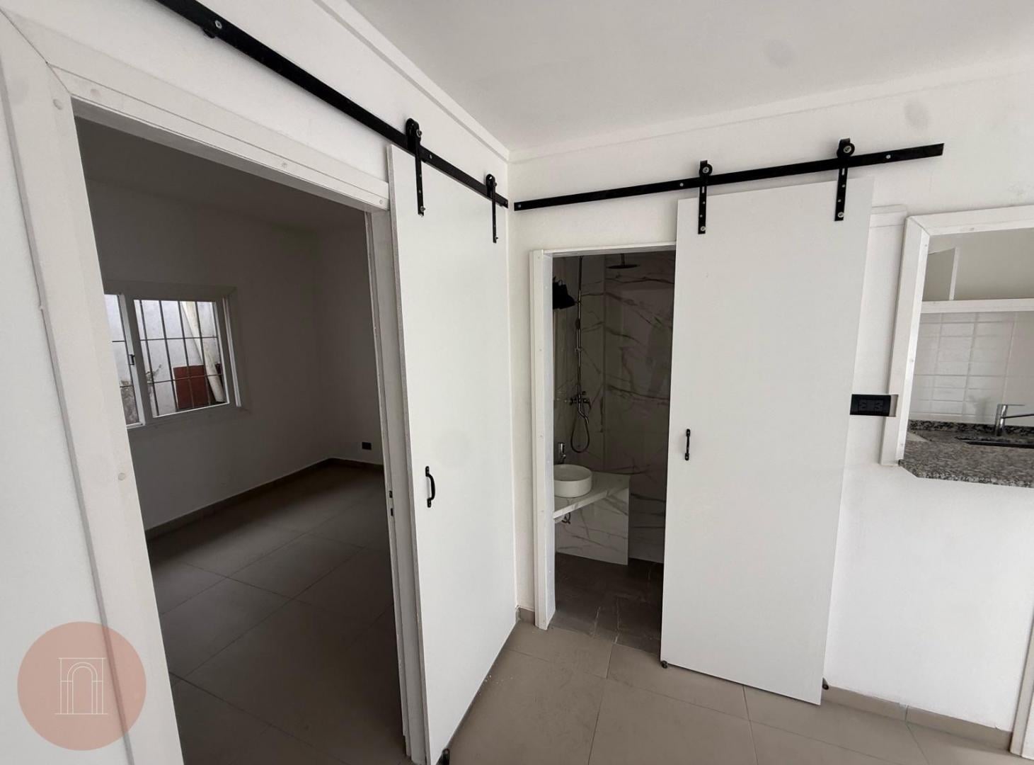 Foto de EN VENTA- PH de 2 ambientes con amplio patio privado Zona Constitución, imagen 2