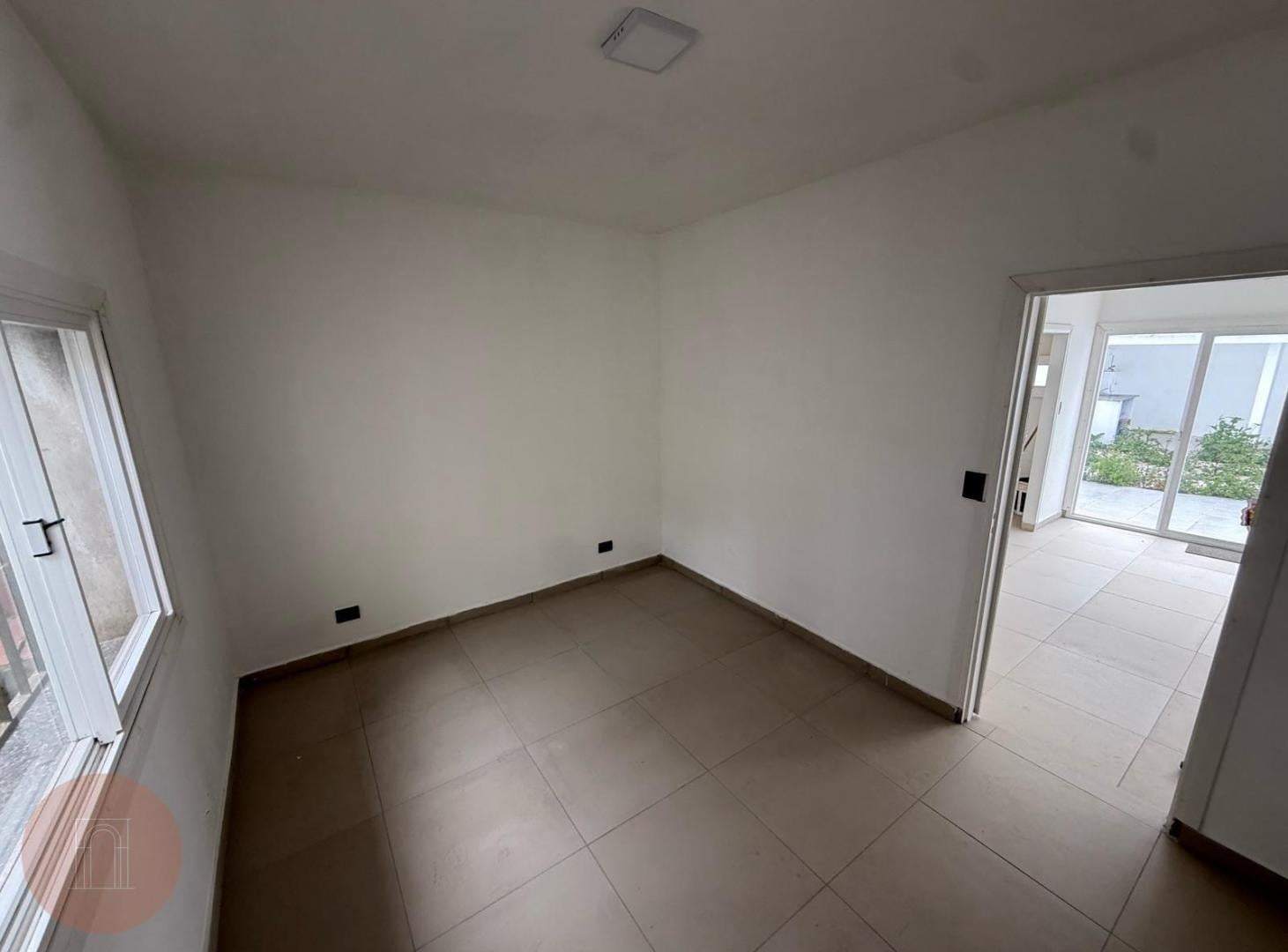 Foto de EN VENTA- PH de 2 ambientes con amplio patio privado Zona Constitución, imagen 1