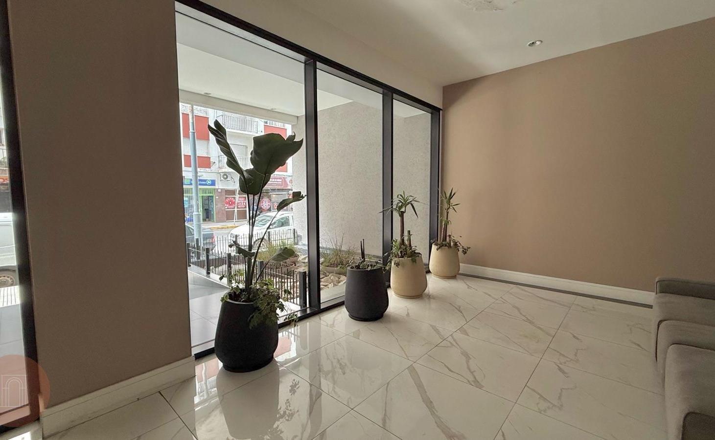 Foto de VENTA - Departamento 2 ambientes Zona Plaza Colón, imagen 3