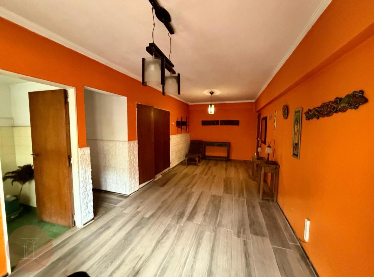 Foto de EN VENTA- Departamento de 3 ambientes al lateral con cochera Zona, imagen 3