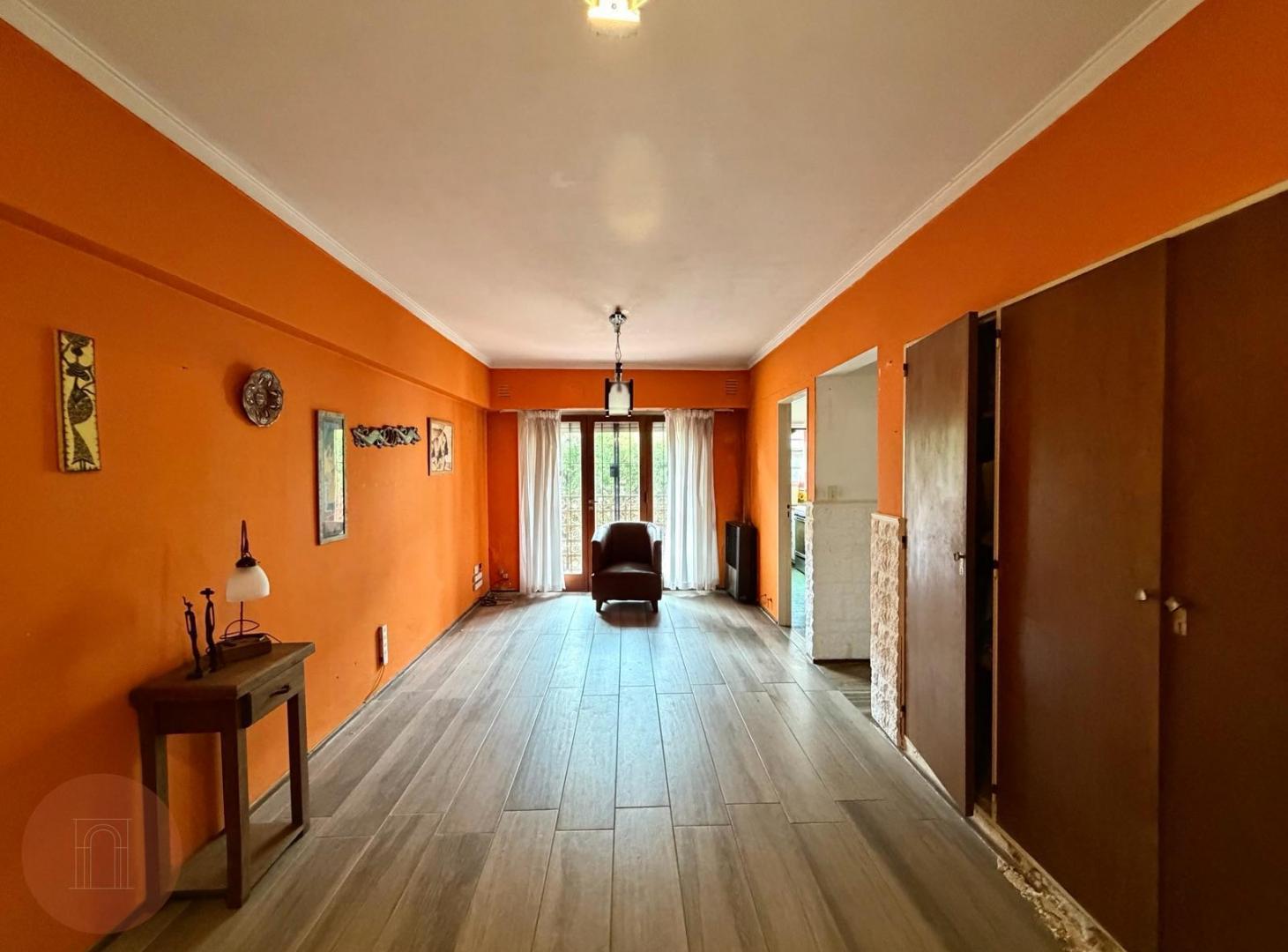 Foto de EN VENTA- Departamento de 3 ambientes al lateral con cochera Zona, imagen 2